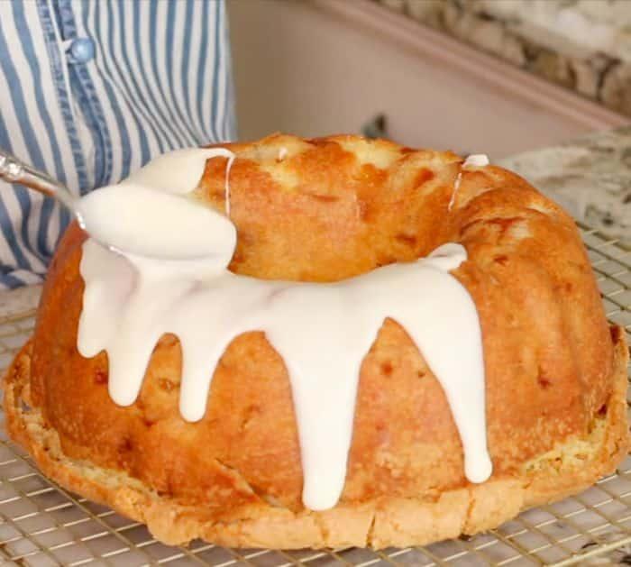 How to Make Peach Cobbler Pound Cake