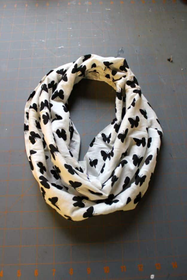 DIY No-Sew Infinity Scarf, easy enough for a beginner to follow and worth bookmarking for your next project list