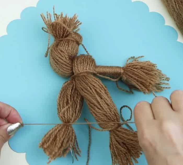 DIY yarn christmas decor