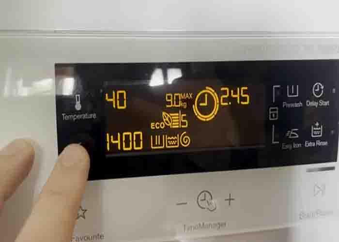 Setting the washing machine on a high spin cycle