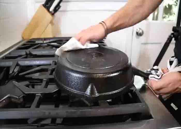 Coating the cast iron pan with canola oil
