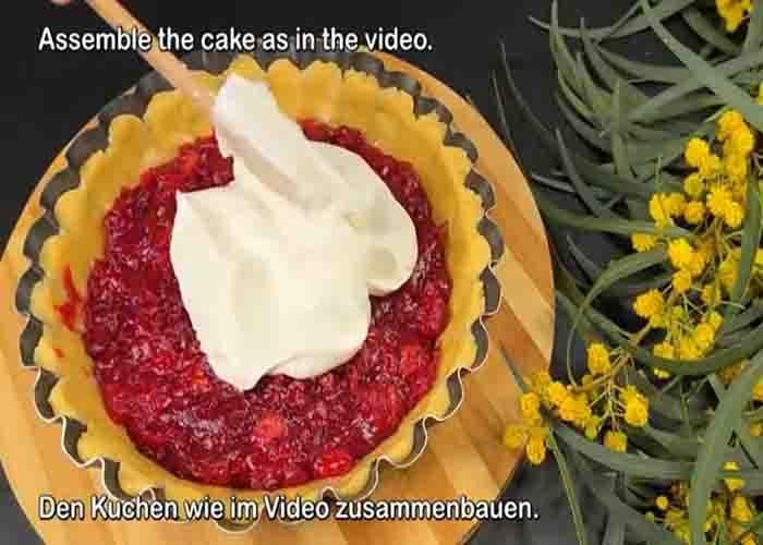 Assembling the yogurt cake with cherry filling