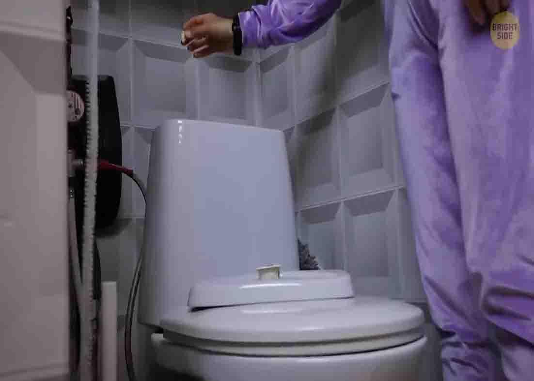 Putting crushed cloves of garlic to the toilet before going to bed