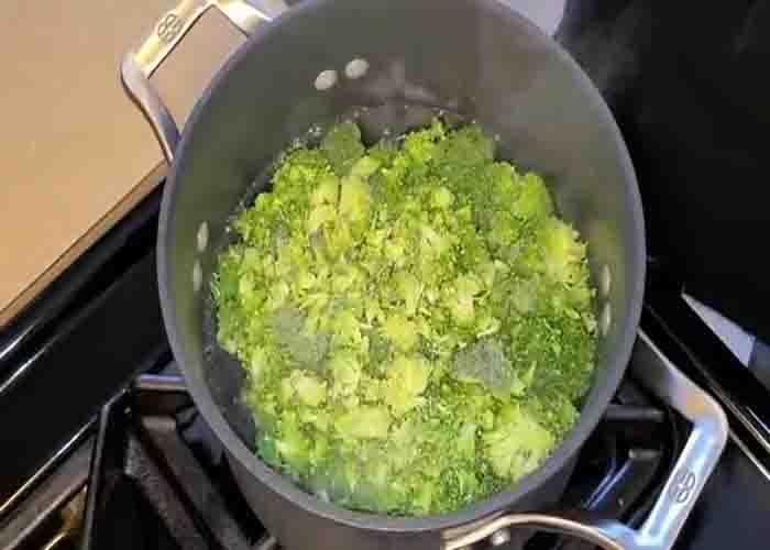 Parboiling the broccoli for the rice recipe