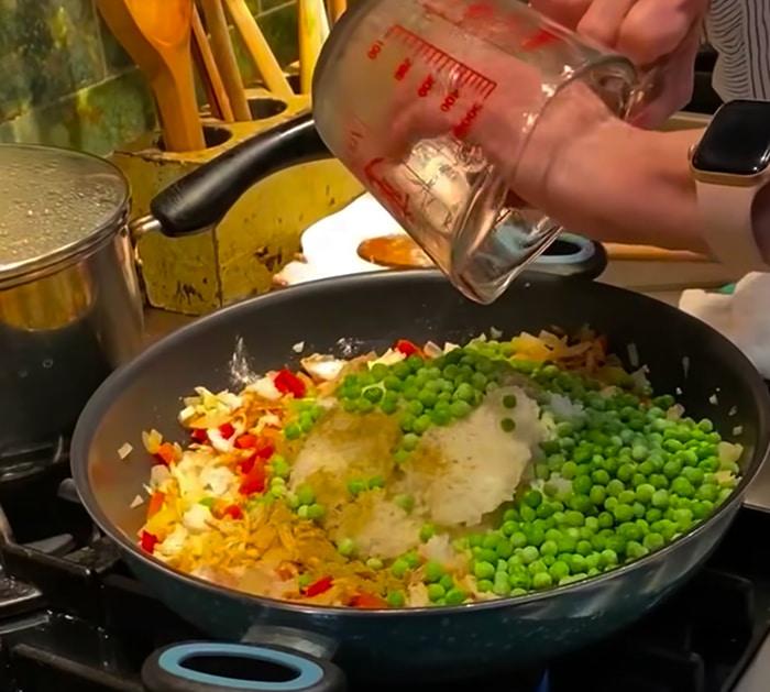 Cheesy Chicken And Rice Casserole With Paula Deen | Casserole Recipes