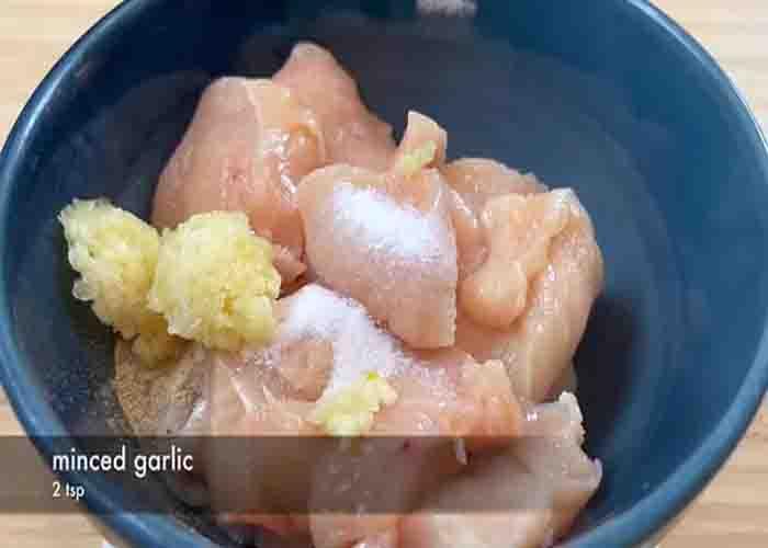 Marinating the salt and pepper chicken