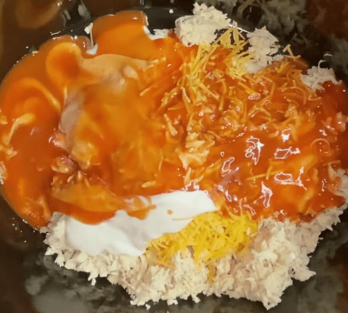 How to Make Crockpot Buffalo Chicken Dip