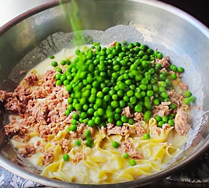 Easy Casserole Recipes - Tuna casserole Recipe with egg noodles and peas