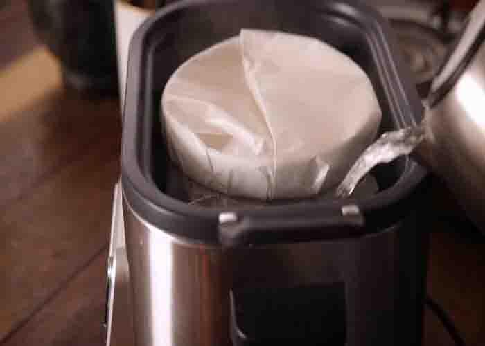Slow cooking the jam sponge pudding