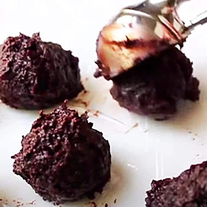 How To make Brownie Rum Balls - Holiday Candy Ideas - Holiday Gift Ideas