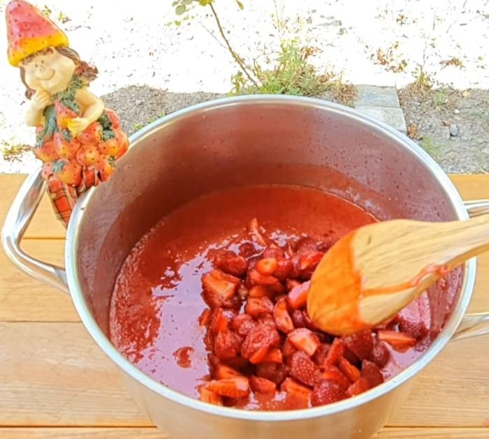 How to Make Perfect Strawberry Jam With Just 3 Ingredients Recipe