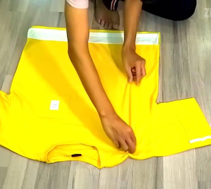 Folding clothes technique