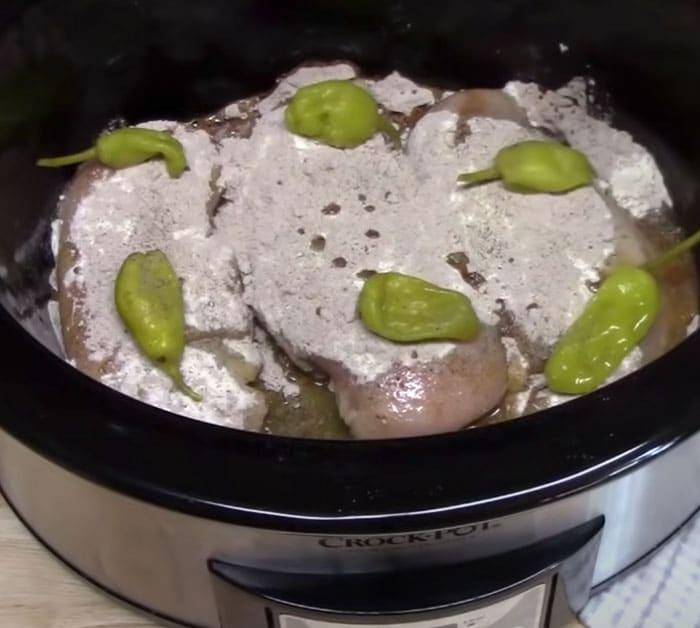 Crockpot Mississippi Chicken With Seasoning - Easy Recipes