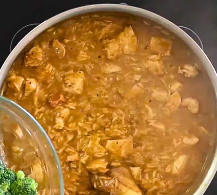 Easy Skillet Chicken, Broccoli, and Rice