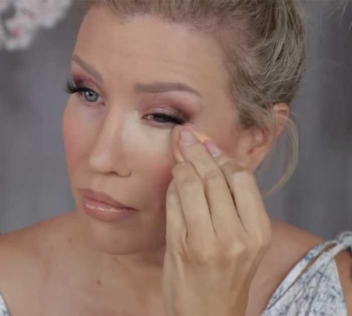 Pat Concealer Into Your Skin - Beauty Hack