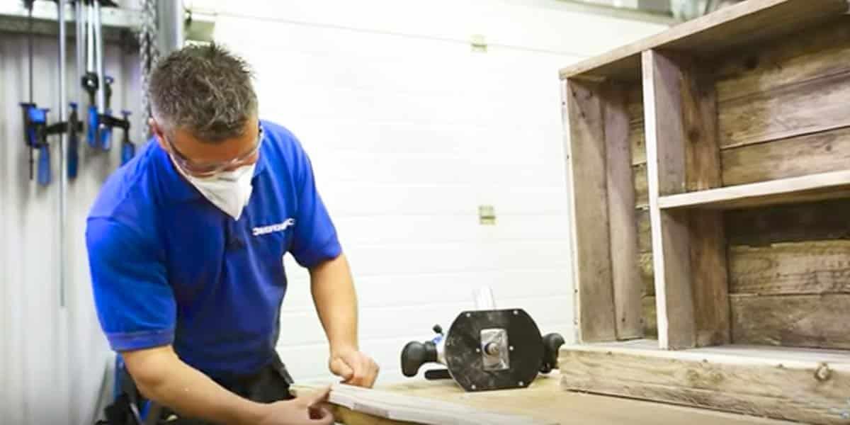 Farmhouse Pallet Wall Cabinet to DIY