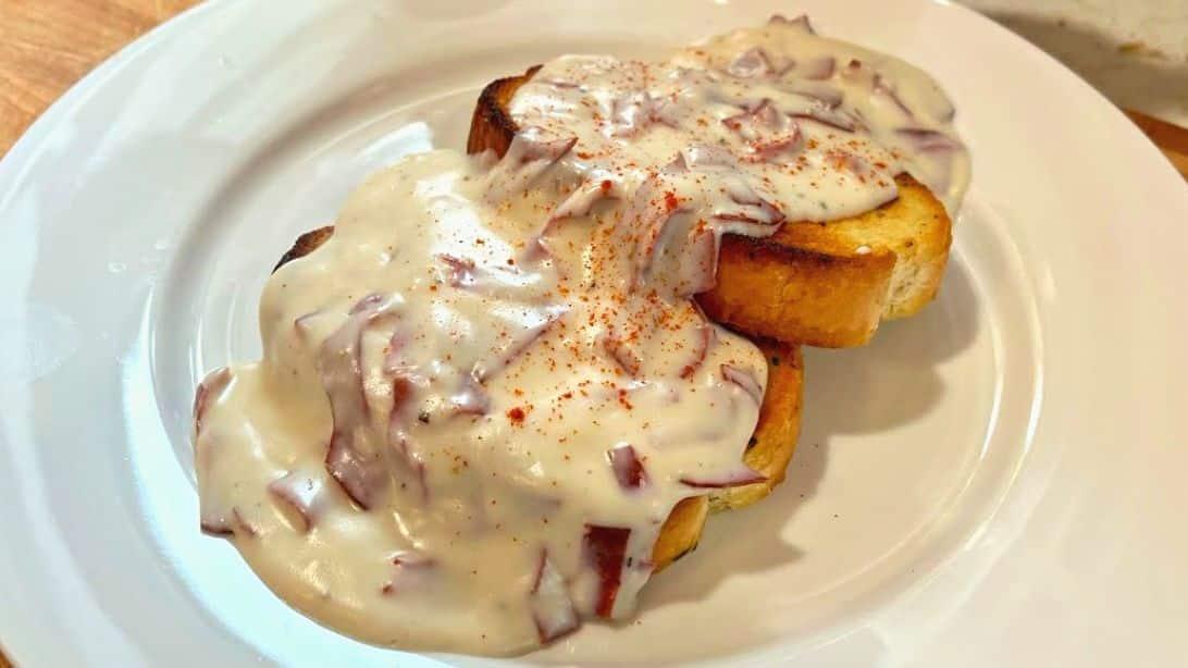 Simple Creamy Chipped Beef Gravy On Toast Recipe