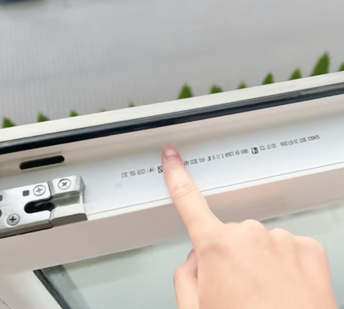 How to Clean Your Windows Without Scrubbing