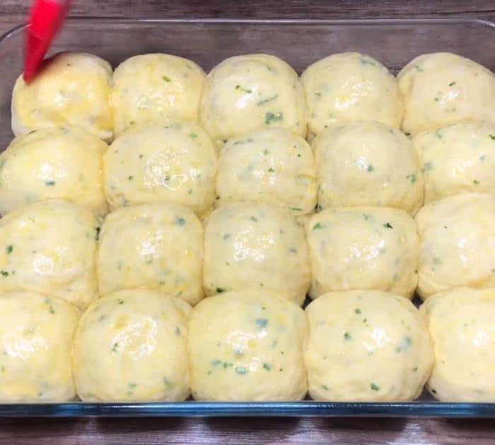 No-Knead Garlic Butter Bread Rolls Ingredients