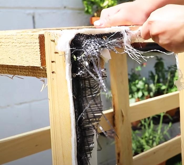 How To Make A Garden Bar With An Old Bed Frame | DIY Hacks