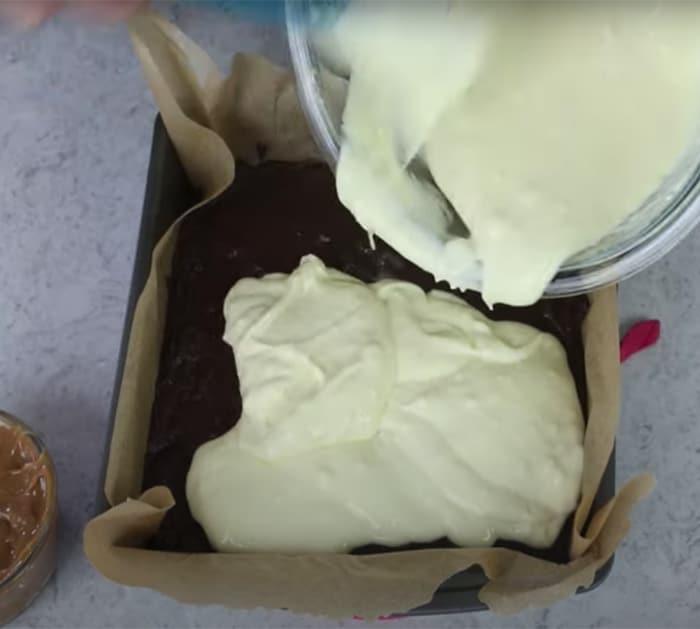 how to make dulce de leche cream cheese brownies