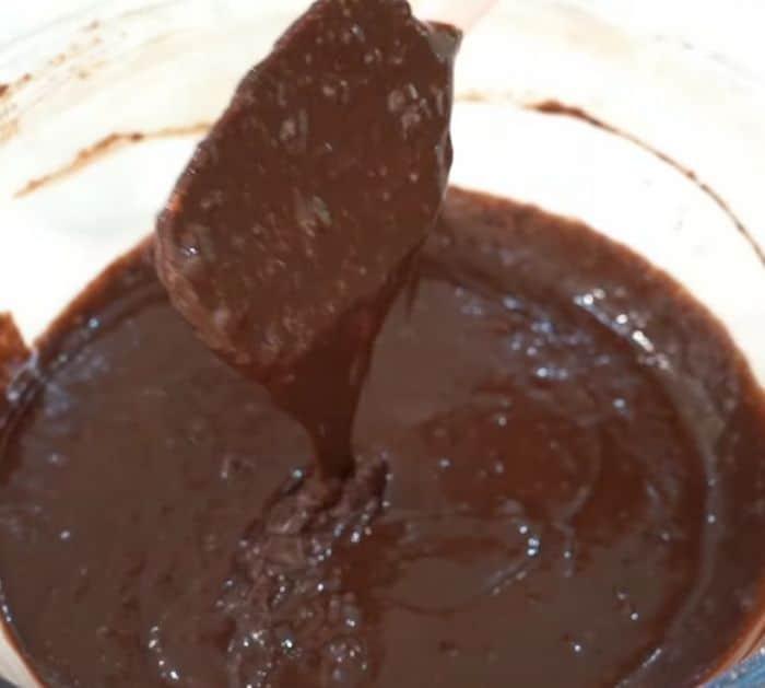 Easy-To-Make Moist Chocolate Banana Cake