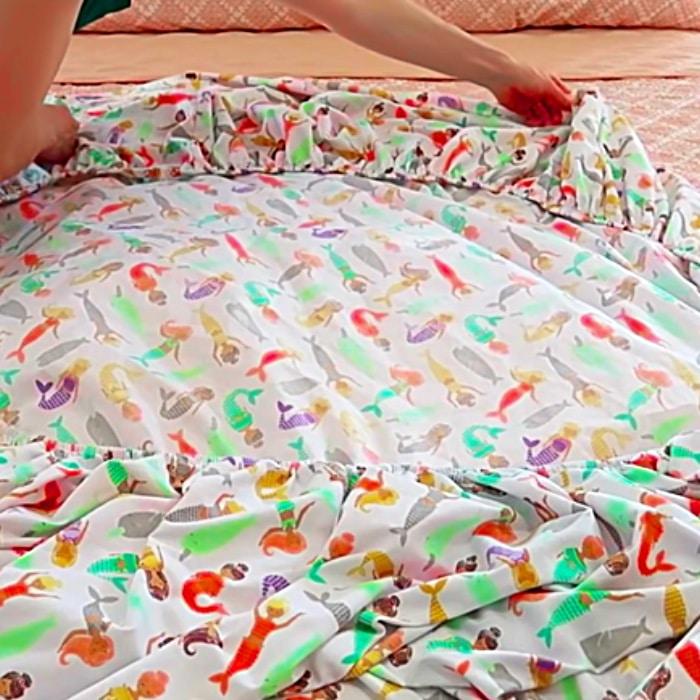 How To Fold A Fitted Sheet - Easy Folding Hacks - Sheet Folding Ideas