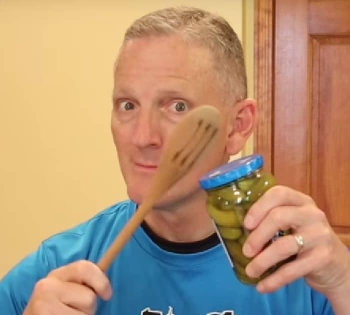 Easy way to open a jar lid