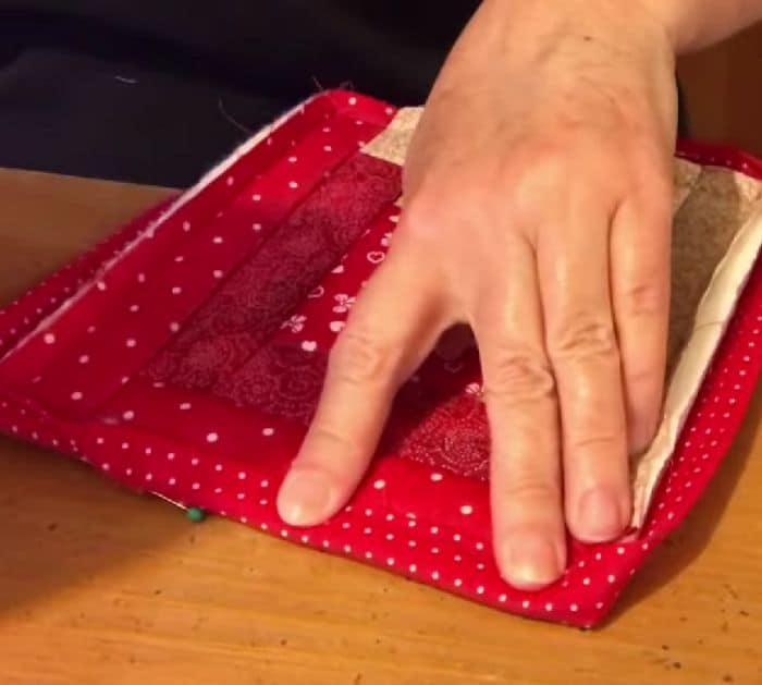 How To Sew Scrapbuster Log Cabin Potholders