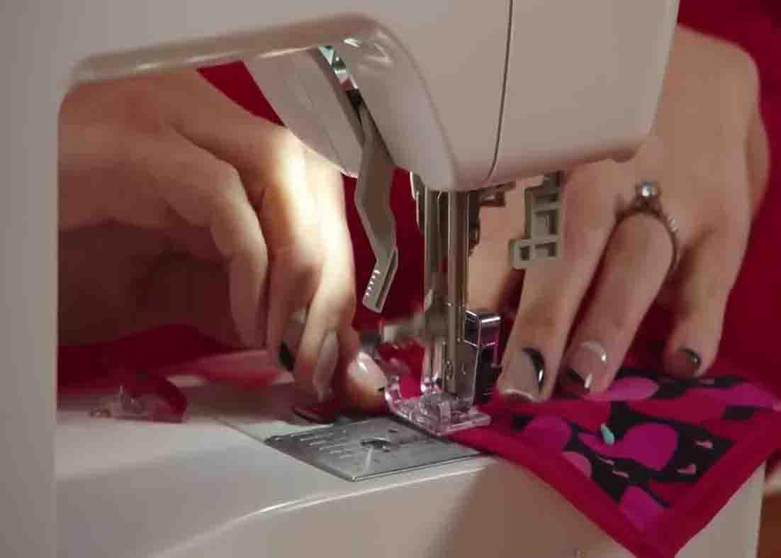 Sewing the heart mug rug quilt