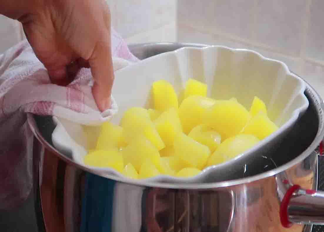 Steaming the potatoes for potato cheese pancakes