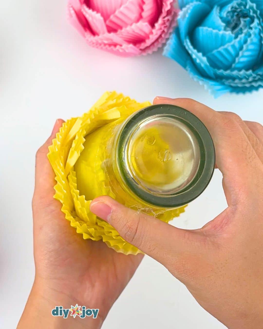 Paper Flowers Cupcake Liners — how to make paper roses tutorial