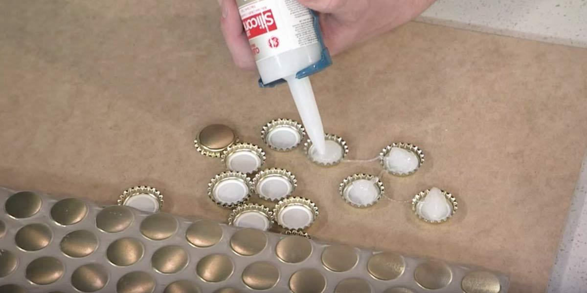 He Puts Bottle Caps On A Piece of Wood And You’ll Be Amazed By What He Makes (Brilliant!)