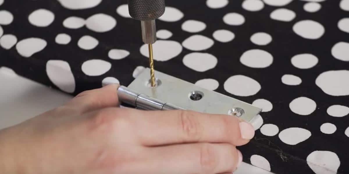 Genius DIY Instantly Divides Spaces That Could Use Some Privacy…