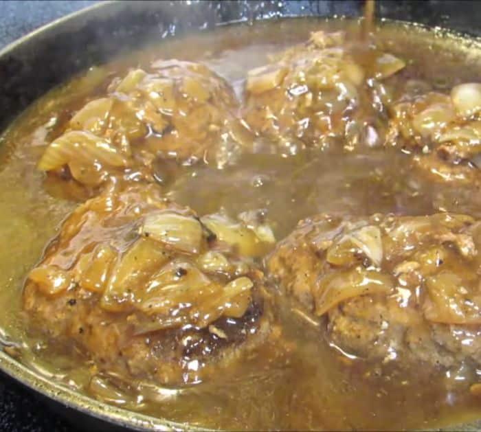 How To Make Skillet Salisbury Steak In Onion Gravy