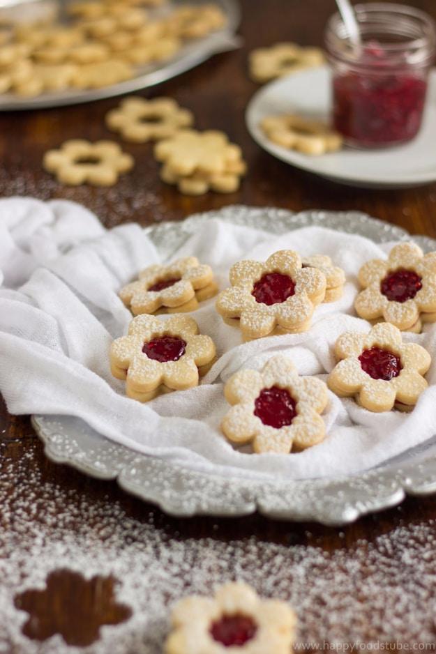 DIY Valentines Day Cookies - Homemade Linzer Cookies With Raspberry Jam - Easy Cookie Recipes and Recipe Ideas for Valentines Day - Cute DIY Decorated Cookies for Kids, Homemade Bo