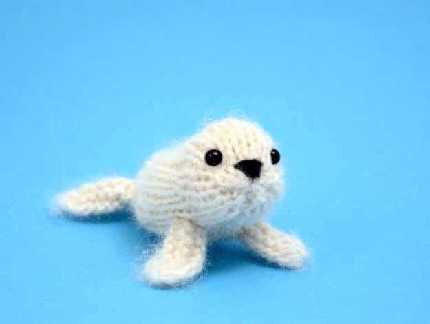 Free Amigurumi Patterns For Beginners and Pros - Baby Seal Amigurumi - Easy Amigurimi Tutorials With Step by Step Instructions - Learn How To Crochet Cute Amigurimi Animals, Doll,