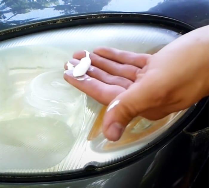 Headlight Restoration using Toothpaste - DIY Headlights Restoration