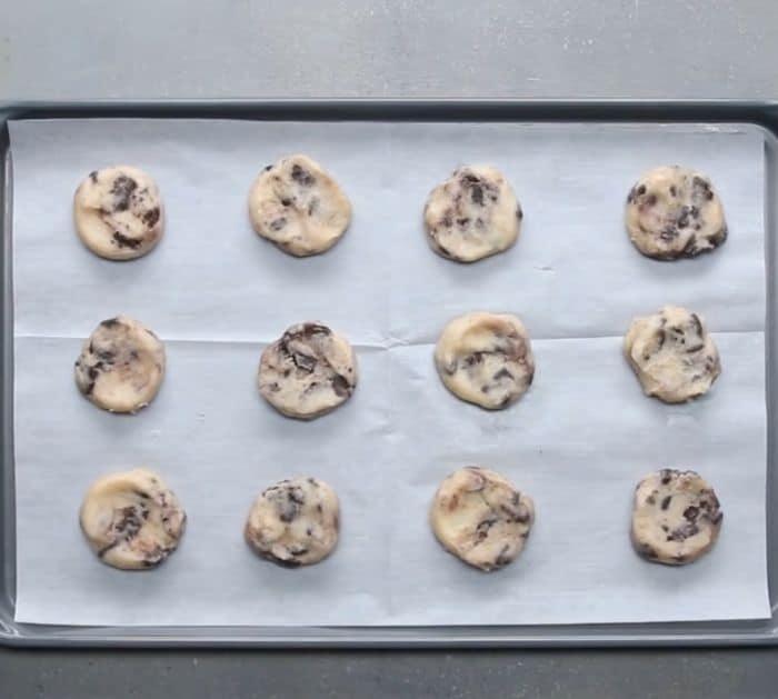 5-Ingredient Cookies and Cream Cheesecake Cookies Dessert