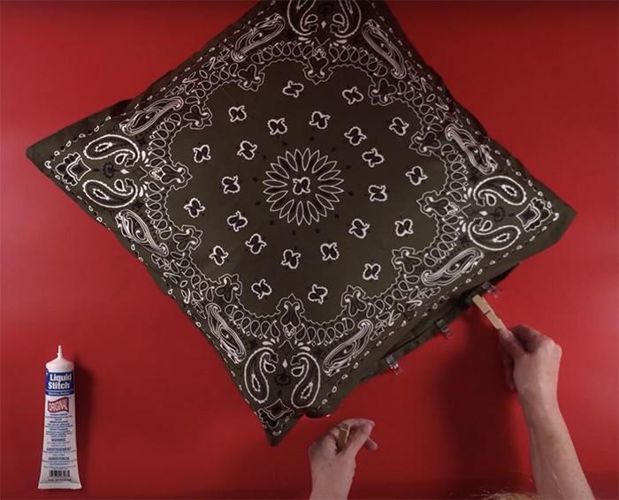 Easy bandana pillows tutorial — clip final seam bandana pillow dyi