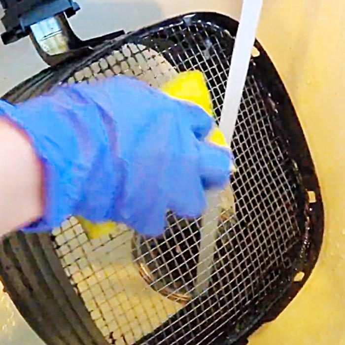 Easy Cleaning Hacks - Appliance Cleaning Ideas - How To Clean An Air Fryer
