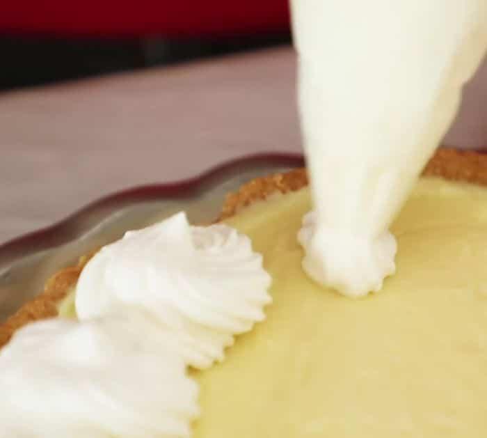 Easy To Make No-Bake Banana Cream Pie