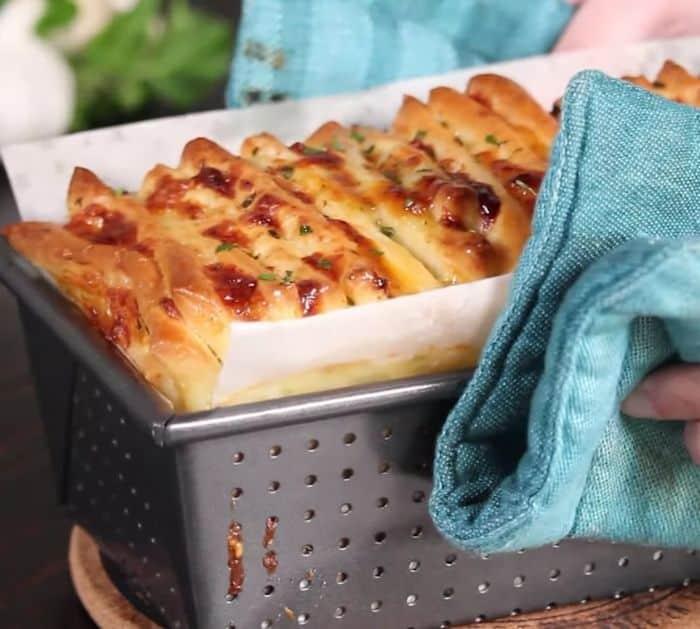 Easy Garlic Cheese Bread Recipe
