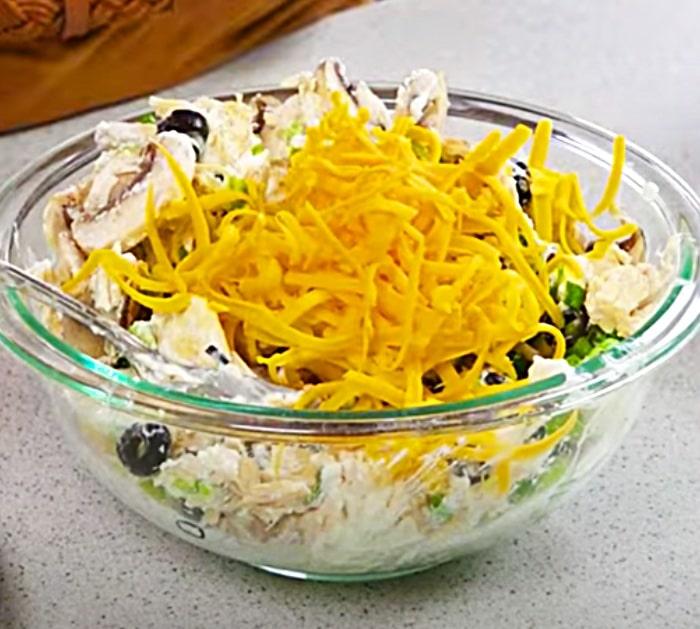 Use A Rotisserie Chicken To Make Filling For Cheesy Chicken Crepes