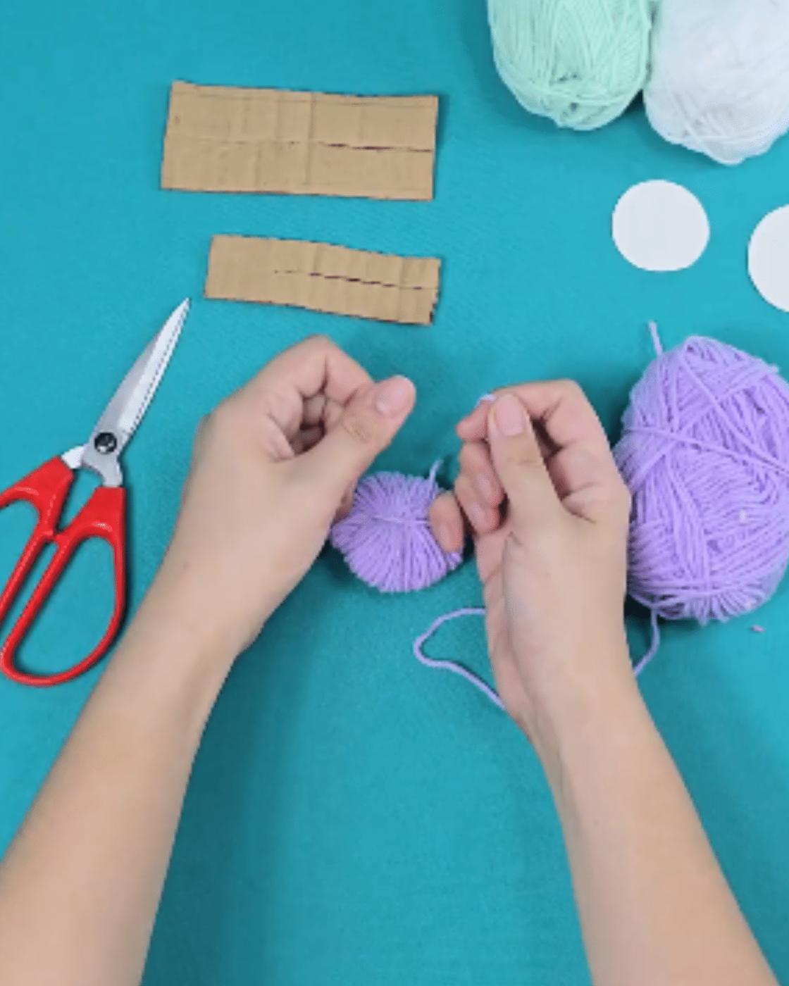 Easy Pom Pom Wreath — how to make pom pom wreath