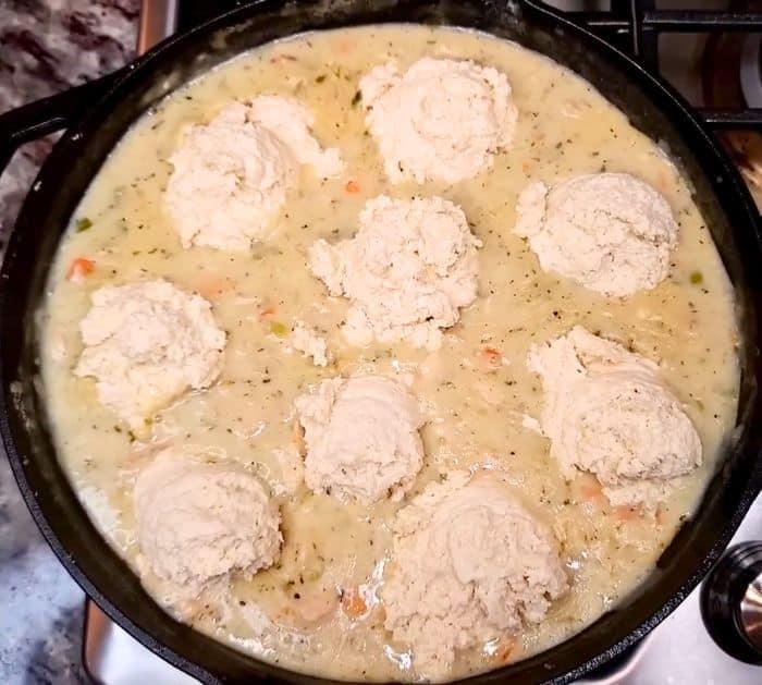 How to Make Chicken and Biscuits Bake