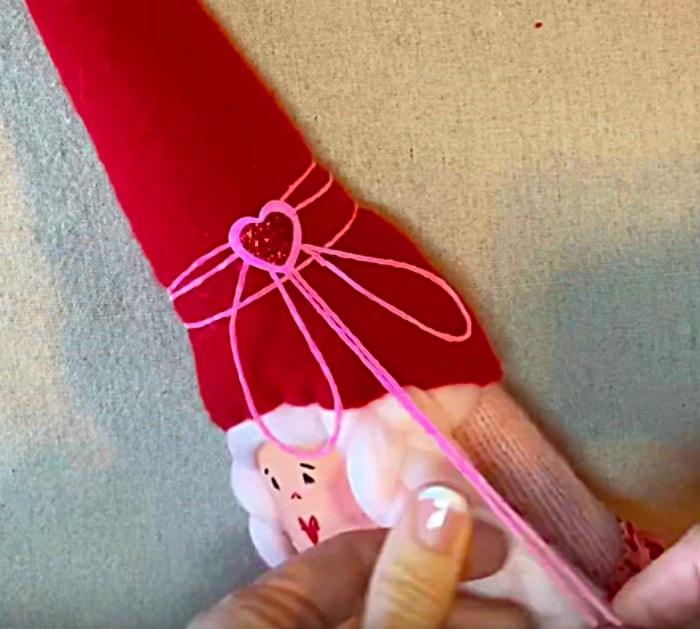 Learn to make a cute DIY Valentine Cheerful Gnome Couple