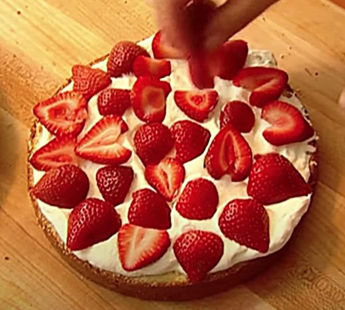 Make a strawberry cake from scratch wit the Food Network