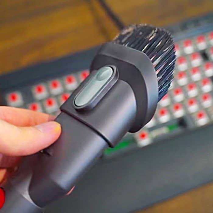DIY Cleaning Hacks - Clean Computer Equipment - DIY Keyboard Vacuum