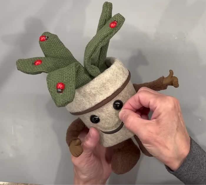 How to Make No-Sew Cute DIY Flower Pot People